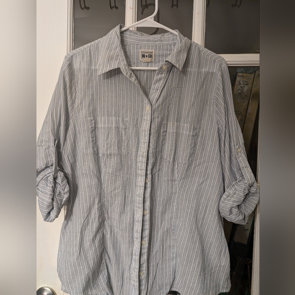 Converse Tops - Converse long sleeve button up shirt